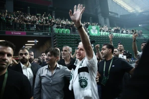 FOTO GALERIJA - Prvi efekti transfera godine, majica ''Kralj Željko'' već razgrabljena!