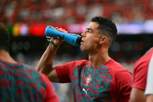 (VIDEO) Ronalda iznerviralo pitanje o Mesiju, pa napustio poziciju