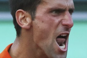Novak odradio trening, sledi nastavak meča! Idemo Nole!