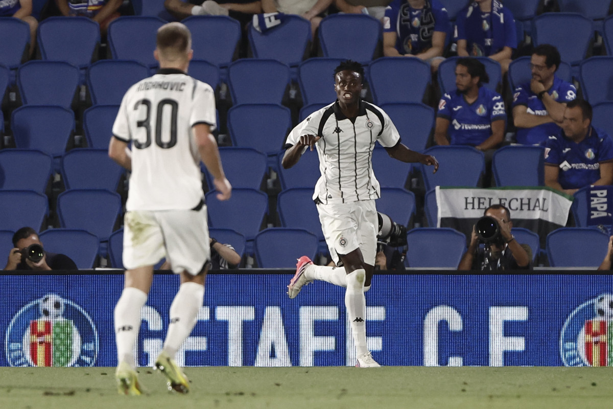 Partizan - Slon u dnevnoj sobi