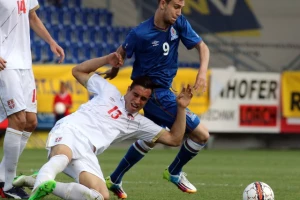 Maksimović dva meseca van terena!