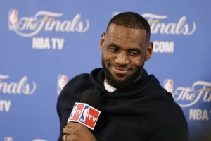Lebron "sluša" Bajagu...
