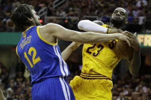 NBA top 5 - Lebronova asistencija i "kucanje" su potezi večeri!
