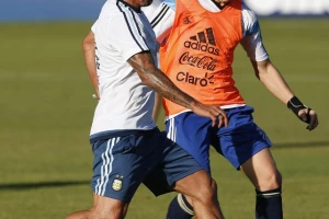 Tevez bez Maradoninog dresa!