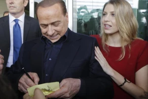 Luda nada - Berluskoniju pola milijarde "na poklon", ponovo kupuje Milan?!