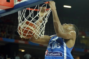 Grci očekivano startovali pobedom