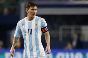 Mesi šutnuo na gol, lopta završila u autu!