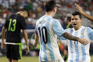 Aguero 'banovao' ime kuma, Siti pre Mesija mora da 'počisti' svoje dvorište!