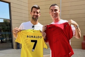 Novak i Ronaldo razmenili poklone u Rijadu