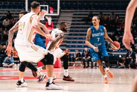 POLUVREME - Zvezda dosta pati protiv Spartaka