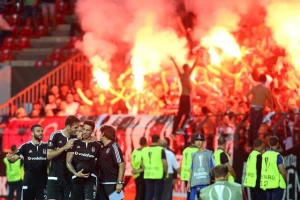 Albanski navijači poručuju: "Nismo divljaci!"