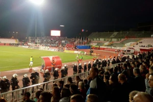 Navijači Vojvodine noćas došli pred hotel u kom su smešteni Zvezdini fudbaleri, evo šta su uradili