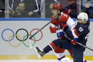 Buran hokejaški derbi u Sočiju! Pobeda Amera, Rusi besni na sudiju!