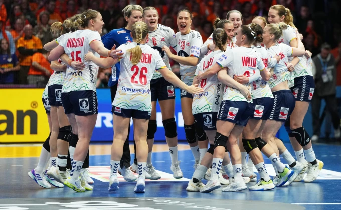 AP Photo/Peter Dejong