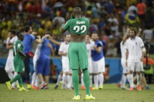 Sol Bamba "odlepio" i rešio da izudara SVEEE!