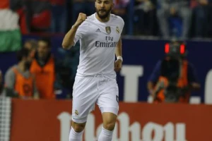 Benzema OPET vozio bez dozvole!