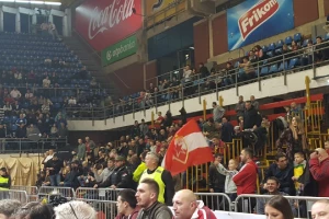 Gde su navijači Crvene zvezde?!