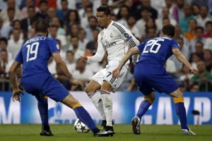 Desni bek korak bliže Barseloni!