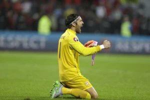 Stojke dao autogol, primio još jedan iz penala, a onda je usledio veliki preokret!