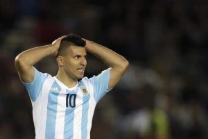 Aguero se zabavlja sa fudbalerkom Sitija!?!
