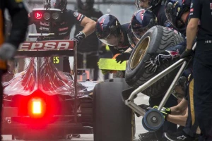 F1 - Sains doživeo težak udes, prekinut trening u Rusiji