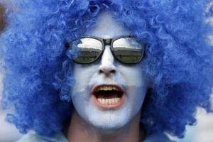 Lik uveo kera na tribinu i podigao ga na krke