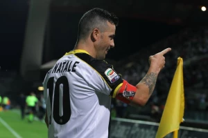 Serija A – Majstor Di Natale, Vidić debitovao crvenim kartonom!