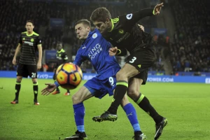 Izgledalo je opasno, Alonso povredio Beljerina i postigao gol!