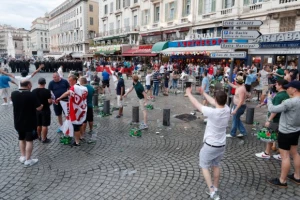 Haos u Marselju - Ne zna se ko koga tuče!