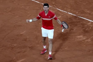 UŽIVO - Antologijski meč! Novak srušio ''Kralja šljake'' na Rolan Garosu!