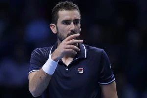Federer dominira u finalu Vimbldona, Čilić u suzama!