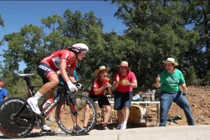 Konte bi da sedne na POSEBNU klupu?