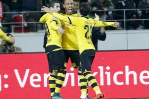 BL - Dortmund "prikovao" Augsburg, neka neko zaustavi Obamejanga!