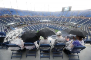 Pomereni polufinalni mečevi teniserki na programu popodne