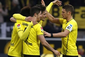 BL - Leverkuzen nastavlja da posrće, Dortmund to koristi