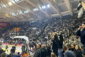 POLUVREME - ''Hram košarke'' u crno-belom, Gregor Glas pravi probleme Partizanu