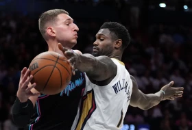 NBA - Bukerova trojka u lice šampionu, blistao Nikola Jović!