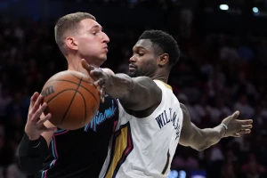 NBA - Bukerova trojka u lice šampionu, blistao Nikola Jović!