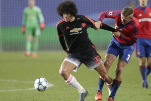 Felaini, jesi kupio godišnju kartu za gradski prevoz?