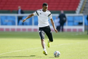 Obi Mikel koban po Piksija