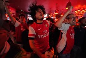 (VIDEO) Neviđeno slavlje navijača Arsenala ispred "Emirata"!