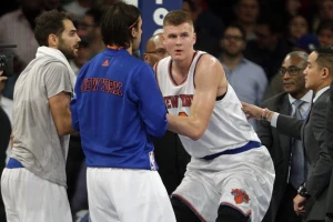 Porzingis "zakuvao", pa "popio tuš", pa hteo da se tuče