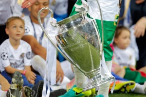 Fudbaler Real Madrida poklanja medalju Lige šampiona preko Fejsbuka!