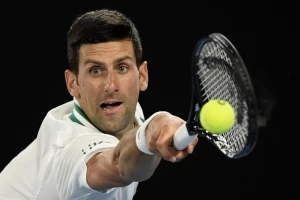 Novak više ne daje nadu rivalima, ubedljivo do polufinala!