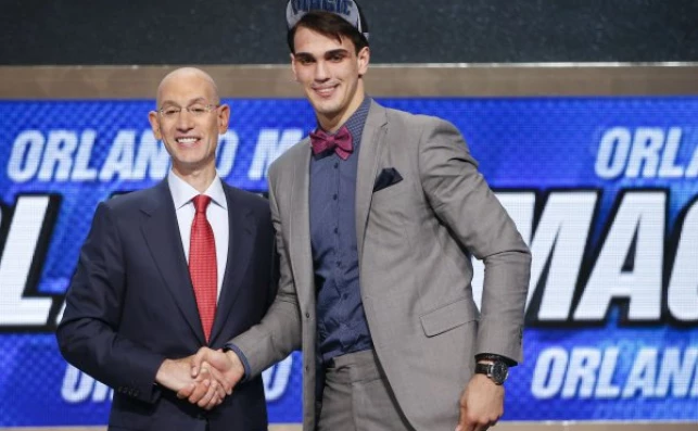 Beta/AP Photo/Jason DeCrow