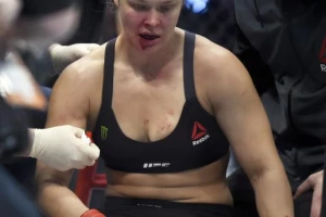 Pogledajte kako je Ronda dobila batine i izgubila titulu!