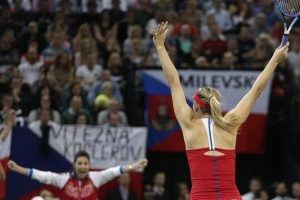 Rusija na pobedu od titule u Fed kupu, Šarapova pobedila Kvitovu