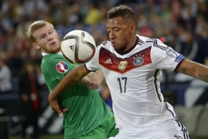 Nemački poslanik došao u parlament u Boatengovom dresu