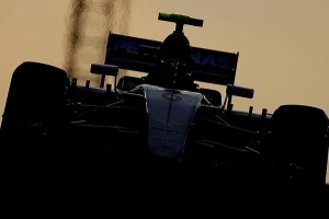 Mercedes predstavio novi bolid W09