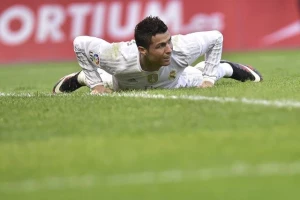 Benzema postigao gol, a Ronaldo traži penal